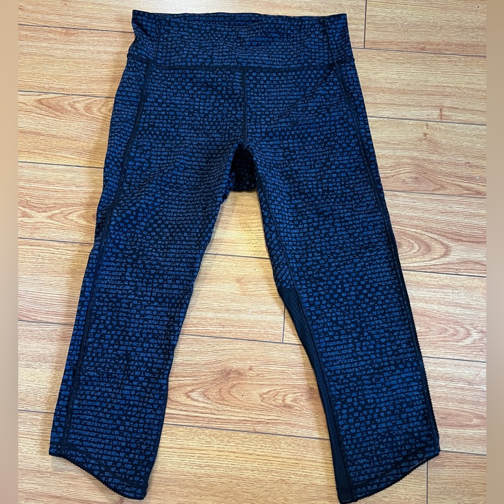 Lululemon Deep Breath Crop (21") size 10